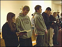 Estudantes em oração