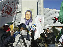 هوادارن مجاهدين خلق در مقابل مقر آژانس بين المللی انرژی اتمی در وين