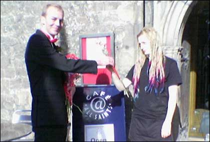 Kurt and Lisa exchange flowers