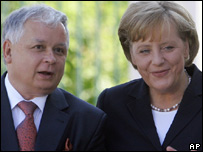Jaroslaw Kaczynski và bà Angela Merkel