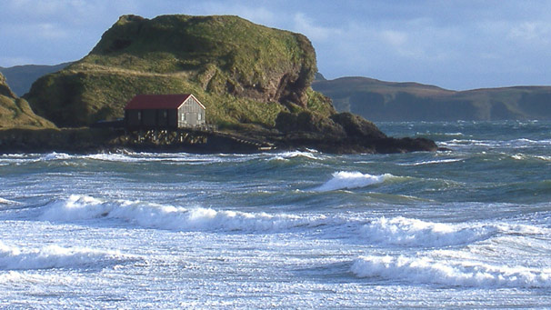 Waves crash on to Southend Beach