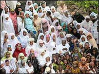 अबूबाकर अपनी बीवियों के साथ