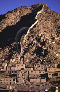  سر خوړونکي ديوالونه