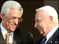Mahmud Abbas ve Şimon Peres (Arşiv)