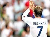 Beckham acena para torcedores