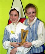 Elin Jones a Charles Pagler yn cynyrchioli Ysgol Gyfun Bro Morgannwg, Y Bari - enillwyr dawnsio gwerin