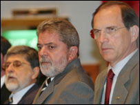 Lula (ao centro) e ministros Amorim (à esq.) e Furlan (à direita)