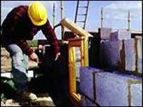 Український будівельник