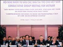 Cảnh tại một hội nghị các nhà tài trợ cho Việt Nam 