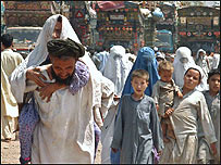 پناهجويان افغان در شهر پيشاور پاکستان 