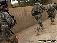 Bağdat'ta devriye gezen ABD askerleri