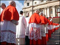 Yeni kardinaller Papa'nın huzuruna çıkıyor 