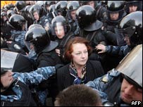 Kiev, scutieri în faţa Curţii Constituţionale