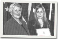 Veronica Paola Jones de Kiff a'r Cyngorydd Freda Salway