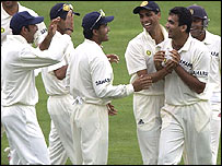 دوسرے دن کے کھیل میں بھارت کا پلہ بھاری رہا