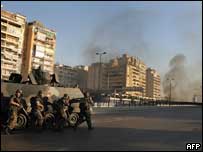 Militares prendem simpatizante do Hezbollah durante choques em Beirute