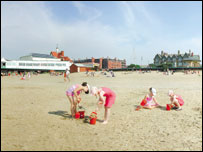 Detail from the St Annes Pier photo of children