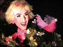 Clementine and a bird of the dawn chorus