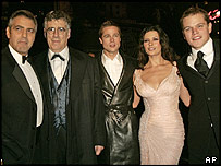 مت ديمون، کاترين زيتا جونز، برد پيت، اليوت گولد و جورج کلونی بازيگران دوازده يار اوشن