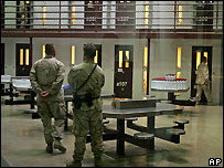 Guardas na prisão de Guantánamo