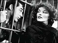 Katherine Hepburn và Cary Grant trong phim Bringing Up Baby