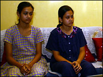 आकाश की बहनें