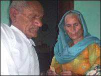 ایچ آئی وی کے شکار ایک مریض کے والدین