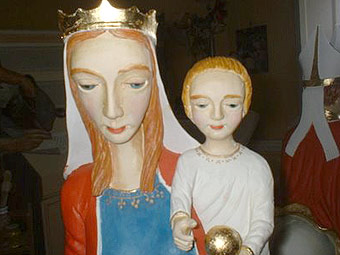 Cerfluniau. Llun trwy garedigrwydd yr artist Fleur Kelly