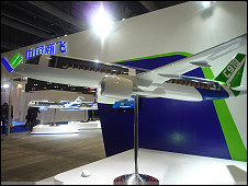在香港亚洲国际航空展上展示的中国商飞C919客机模型(8/3/2011)