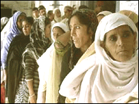 لاہور کی نشست پر حزب اختلاف نے دھاندلی کے الزامات لگائے ہیں