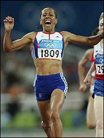 Kelly Holmesová zvítězila na tratích na 800 a 1500 metrů