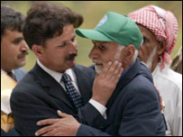 کشمیر میں پہلی بس کے مسافر(فائل فوٹو)