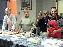Gra të shoqërisë "Bijat e Kryekishës Shën Gjergji": Barbara Joseph, Anna Peters, Virginia Blushi, Loretta Athanas