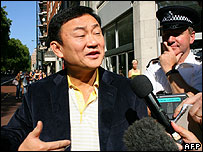 Ông Thaksin tại London sau khi bị lật đổ vào tháng Chín