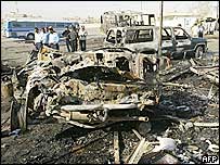 Saldırı sonucu yanan araçlar