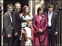 Tony Blair eşi ve çocuklarıyla