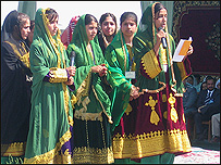 Afgan kız öğrenciler (Arşiv)