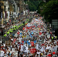 225,000 make a white Make Poverty History band around Edinburgh. Arran contingent in the middle in red