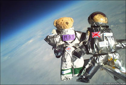 Ursinhos no espaço (Foto: Spaceflight Club da Universidade de Cambridge)