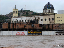 El río Choluteca desbordado