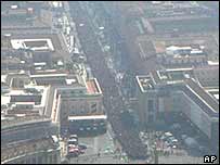 Fronta poutníků, kteří se chtějí rozloučit s Janem Pavlem II.