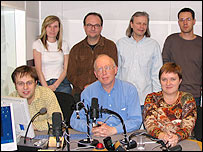 Členové české redakce BBC ve studiu