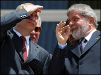 Putin (esq.) e Lula no Palácio do Planalto, em Brasília