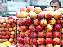 बाज़ार में सेब
