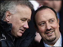 Hai ông Rick Parry (bên trái) và Rafael Benitez