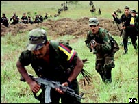 Rebeldes das Farc treinam no sul da Colômbia