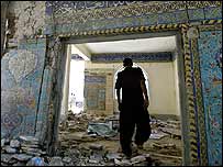  کوفہ میں ایک قدیم مسجد امریکی بمباری کے بعد