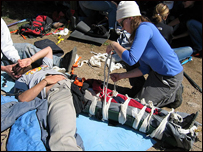 کمک های اوليه با زخمی