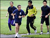 Ông Nicolas Sarkozy chạy tập thể dục trước cuộc gặp với chủ tịch Trung Quốc