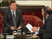 Presidenti i Maqedonisë Gjorge Ivanov duke folur me Seladin Xhezairin e BBC-së